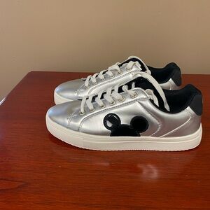 ALDI 2024 Disney Metallic Mickey Mouse Ladies Sneakers Women’s Sz 7